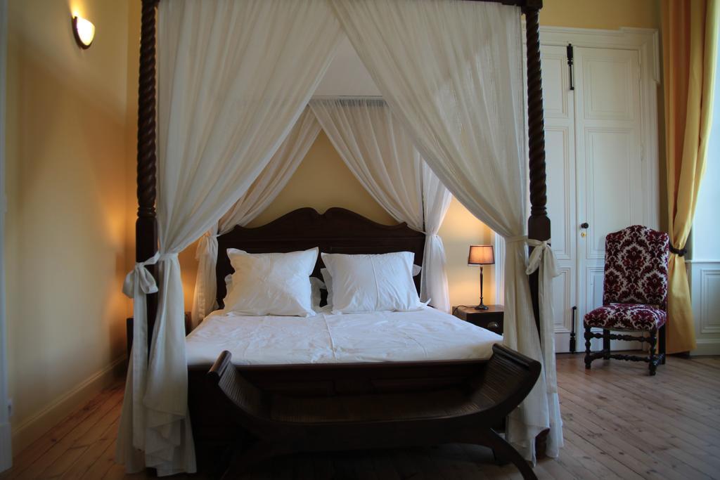 Domaine De Lamassas Bed and Breakfast Hautefage-la-Tour Rum bild