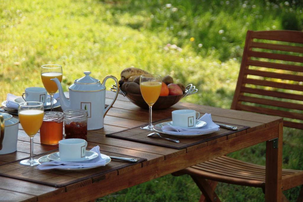 Domaine De Lamassas Bed and Breakfast Hautefage-la-Tour Exteriör bild