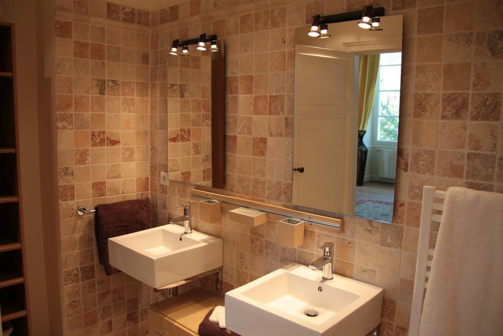 Domaine De Lamassas Bed and Breakfast Hautefage-la-Tour Rum bild