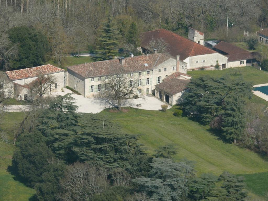 Domaine De Lamassas Bed and Breakfast Hautefage-la-Tour Exteriör bild